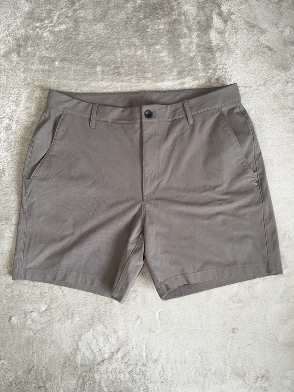 Vuori Men’s Meta Short 6” Size 36 In Gray Classic Fit Stretch Chino V379-S